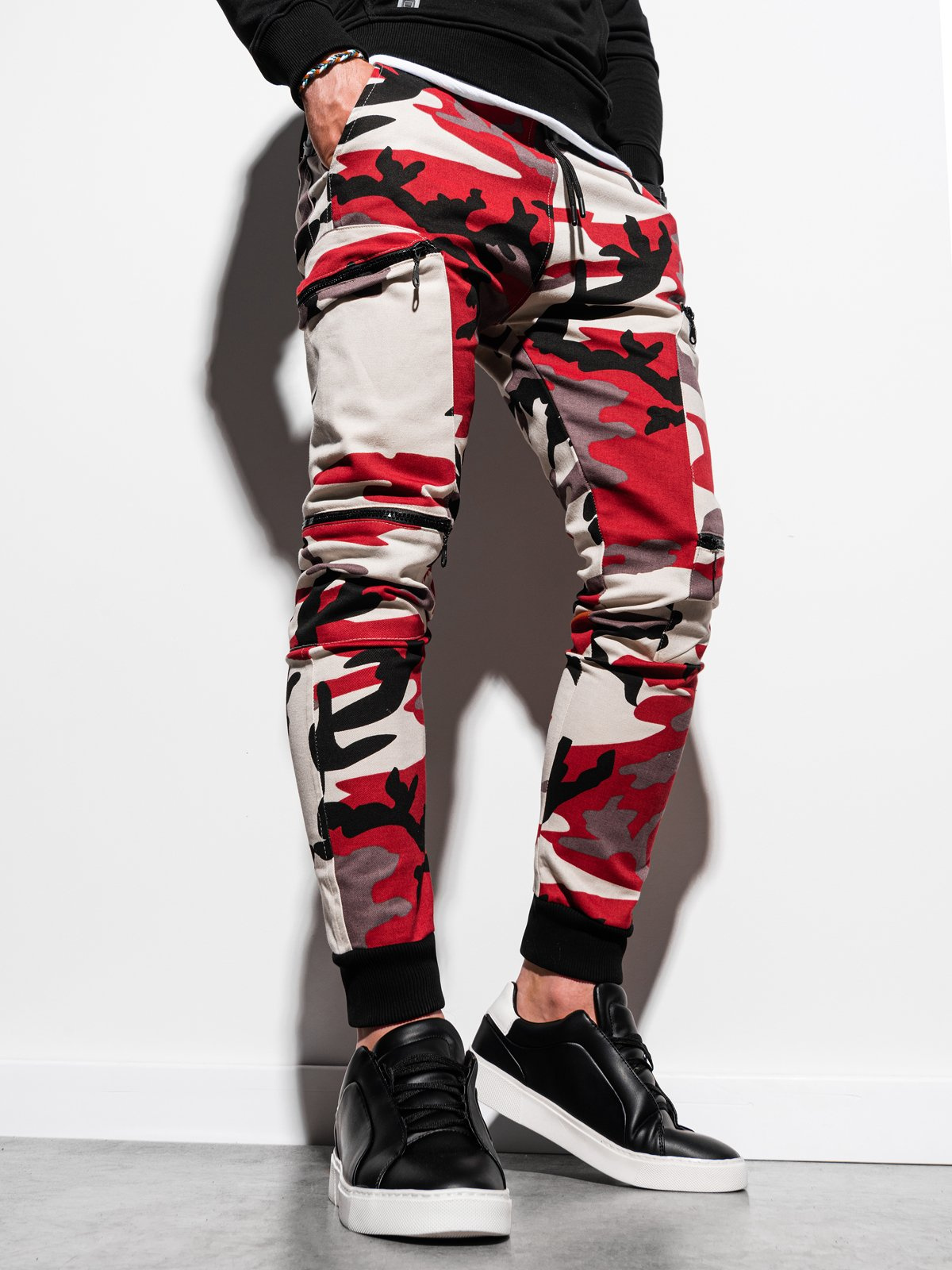 Camo hot sale joggers red