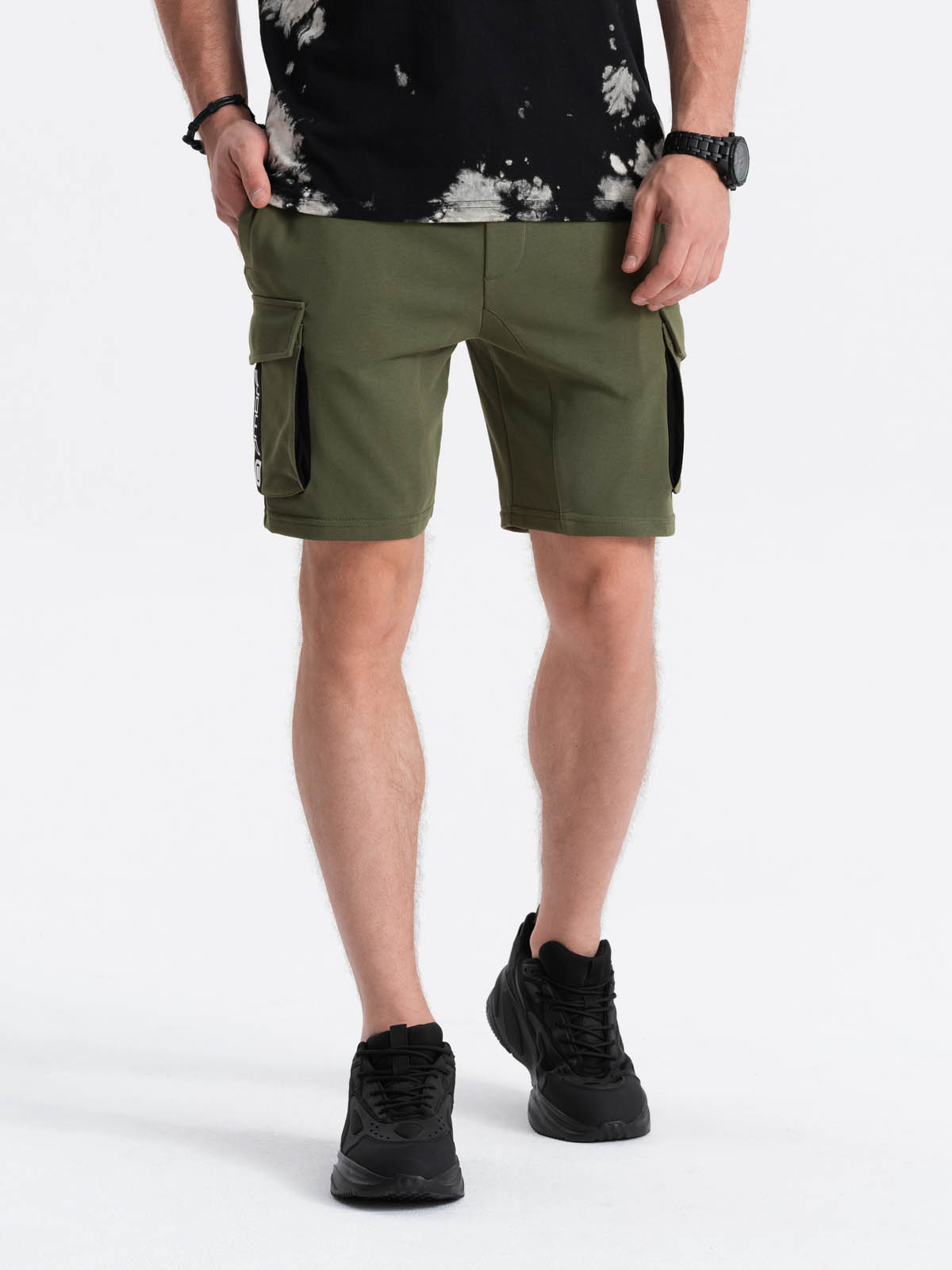 Men's shorts with cargo pockets - olive V4 OM-SRSK-0106