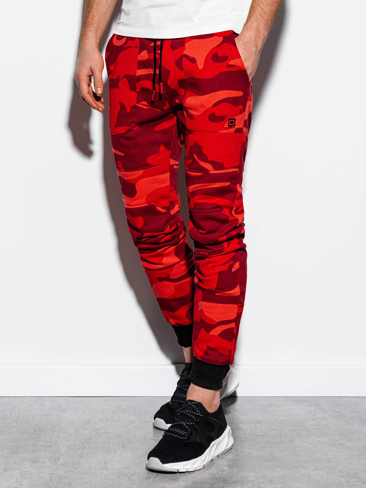 Nike red cheap camo pants