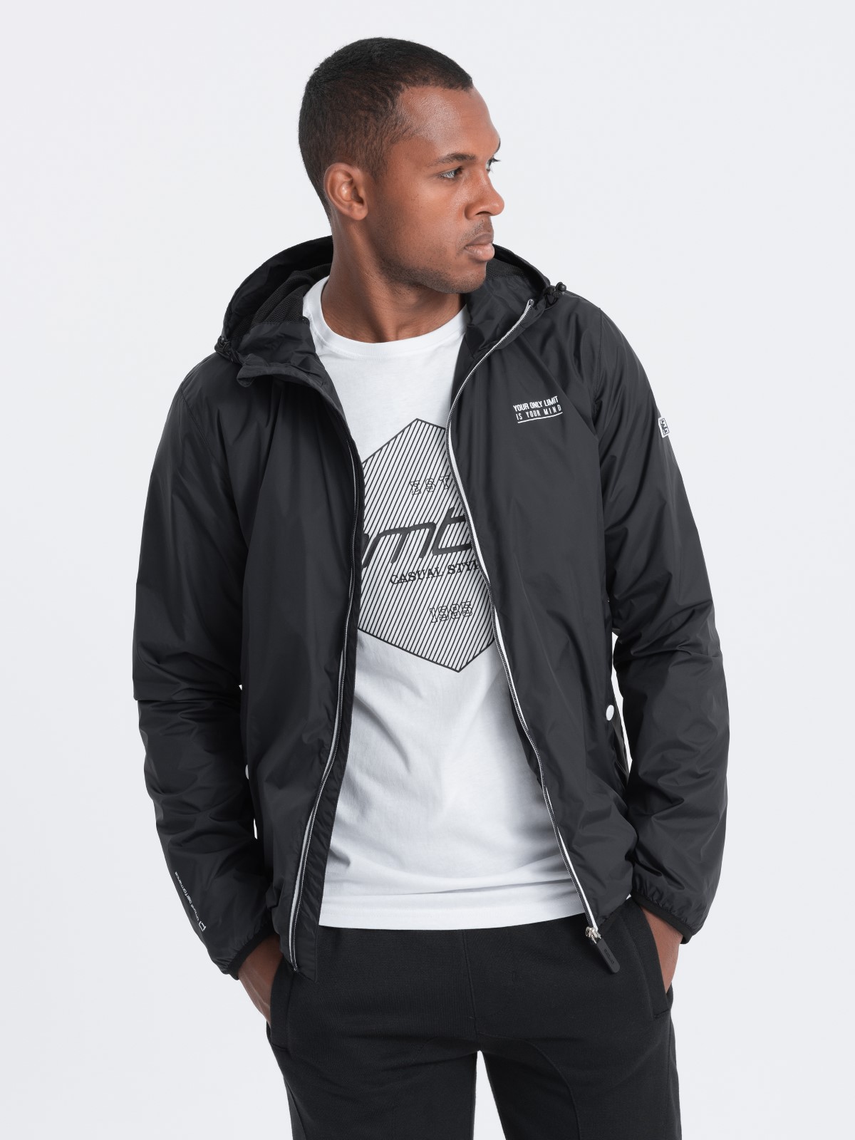 Men's windbreaker jacket with hood and contrasting details - black V2  OM-JANP-0110