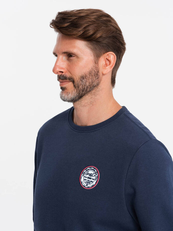 Men's non-stretch sweatshirt with college style patch - navy blue V2 OM-SSNZ-0134