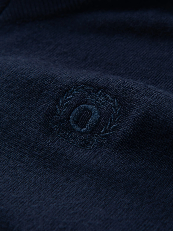 Pánský elegantní svetr BASIC s výstřihem do V a viskózou - tmavě modrý V2 OM-SWBS-0107