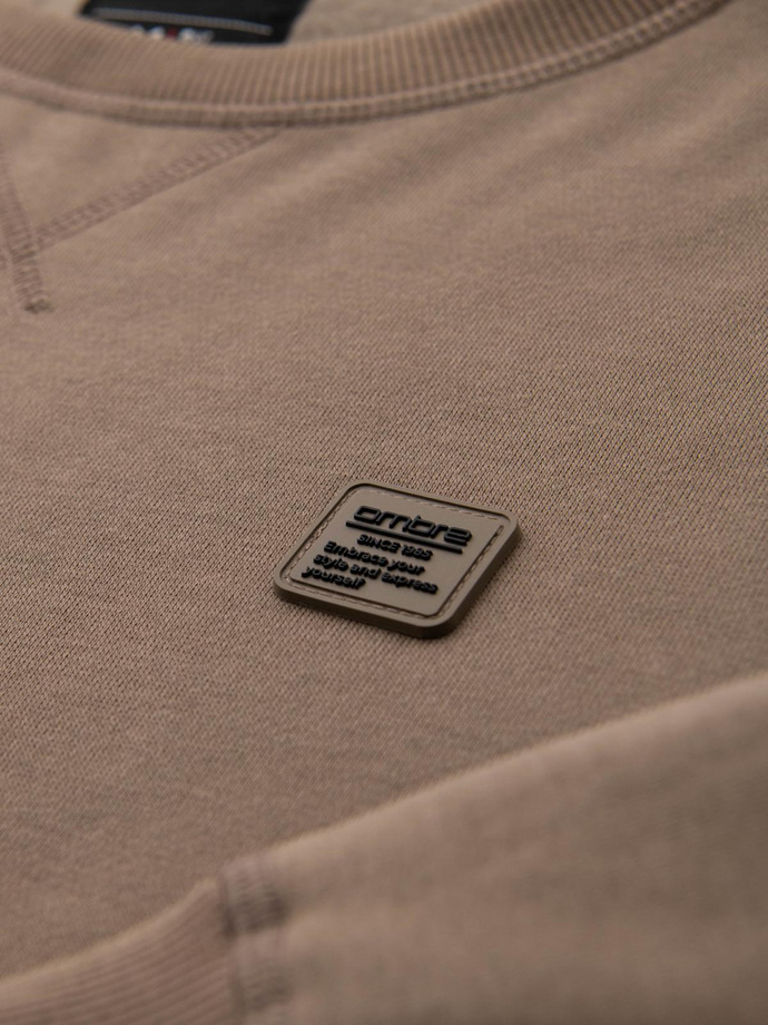 Klasická pánska mikina s okrúhlym výstrihom - svetlohnedá V3 OM-SSNZ-0243