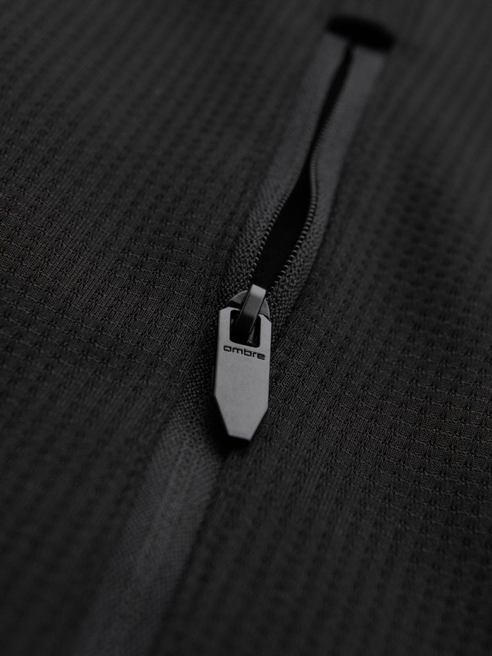 Pánska ľahká bunda z kombinovaných materiálov s kapucňou a ozdobným prešívaním - čierna V5 OM-JANP-0160 