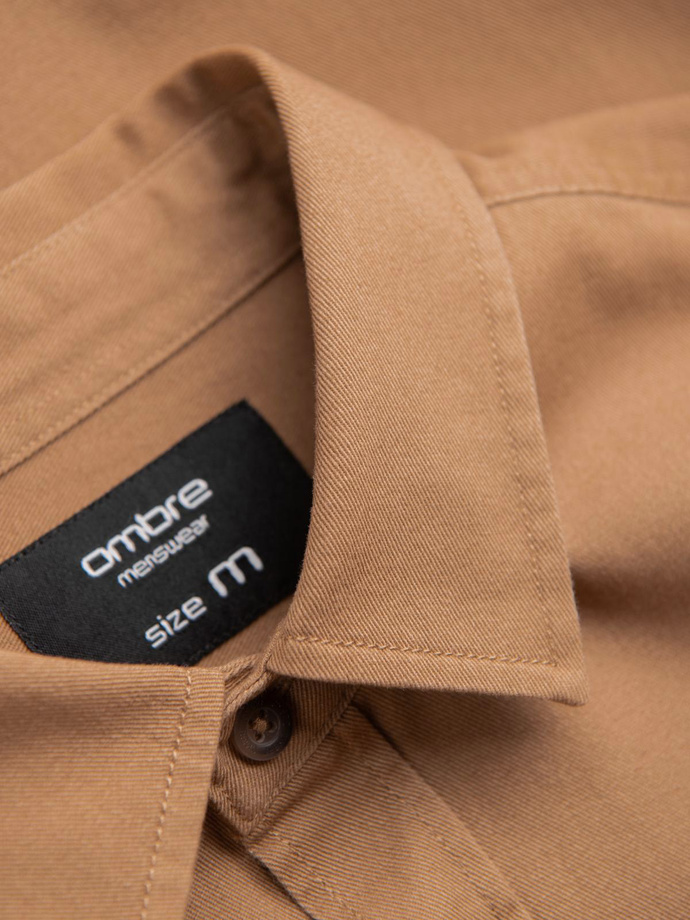 Cămașă bărbătească REGULAR FIT din bumbac cu buzunare cu nasturi - camel V2 OM-SHCS-0146