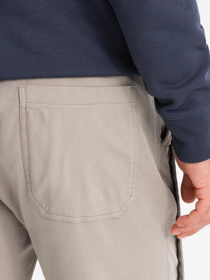 Pantalon sport tricotat pentru bărbați cu pliuri - cenușă V1 OM-PAJO-0202