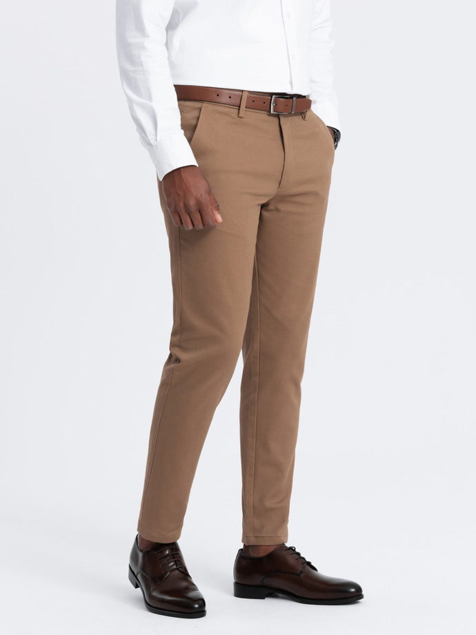 Pánske chino nohavice SLIM FIT s jemnou textúrou - hnedé V2 OM-PACP-0190