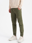 Pantaloni bărbați JOGGERS cu buzunare cargo - olive V18 P886