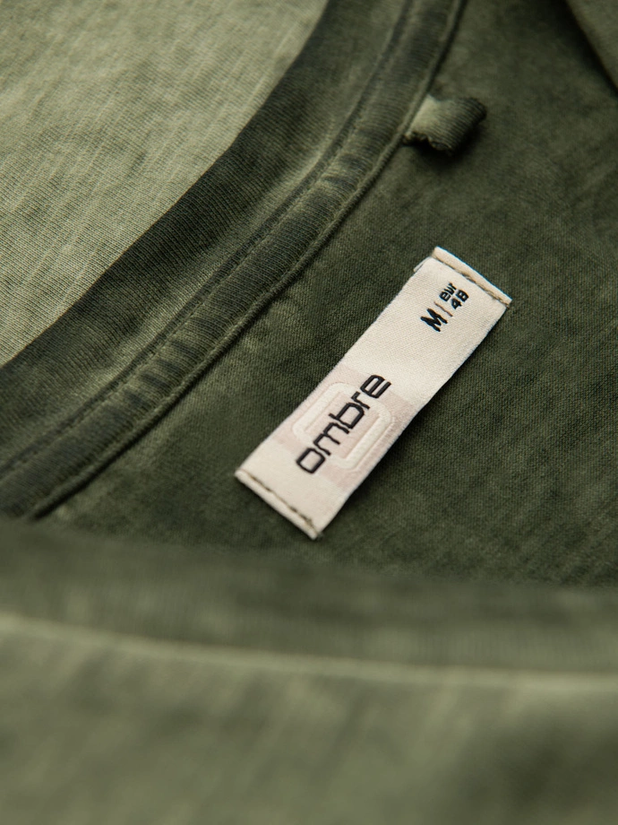 Pánske bavlnené tričko s výstrihom do V so spraným efektom - olivové V9 OM-TSWT-0242