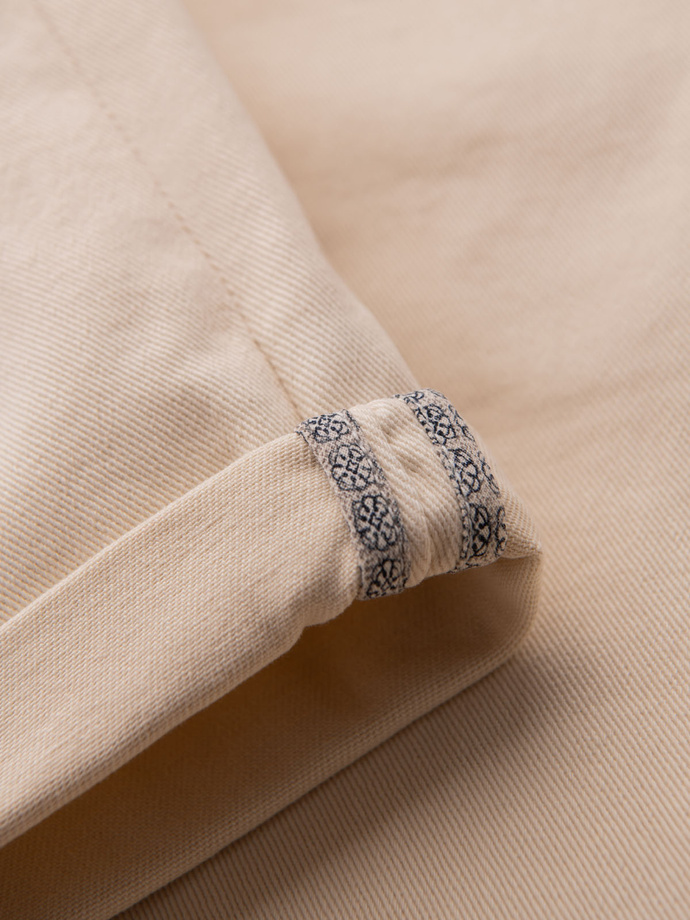 Vyriški džinsiniai klasikiniai šortai su užlenkta koja - kreminės spalvos V2 OM-SRDS-0162