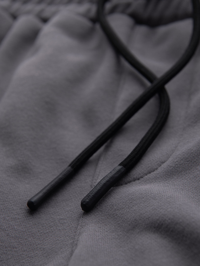 Pánské krátké teplákové šortky s potiskem - šedé V3 OM-SRSK-0138