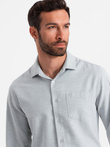Vyriški REGULAR FIT marškiniai su kišenėmis - šviesiai pilki melanžiniai V2 OM-SHCS-0148