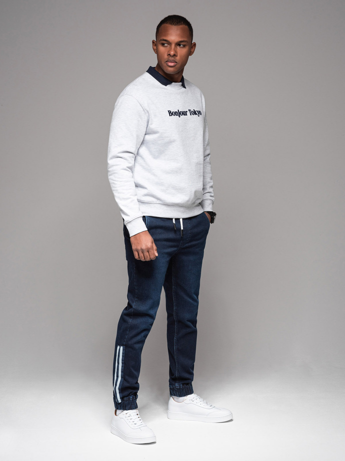 Pantalon sport bărbătesc din denim cu bordură - albastru închis V4 OM-PADJ-0156