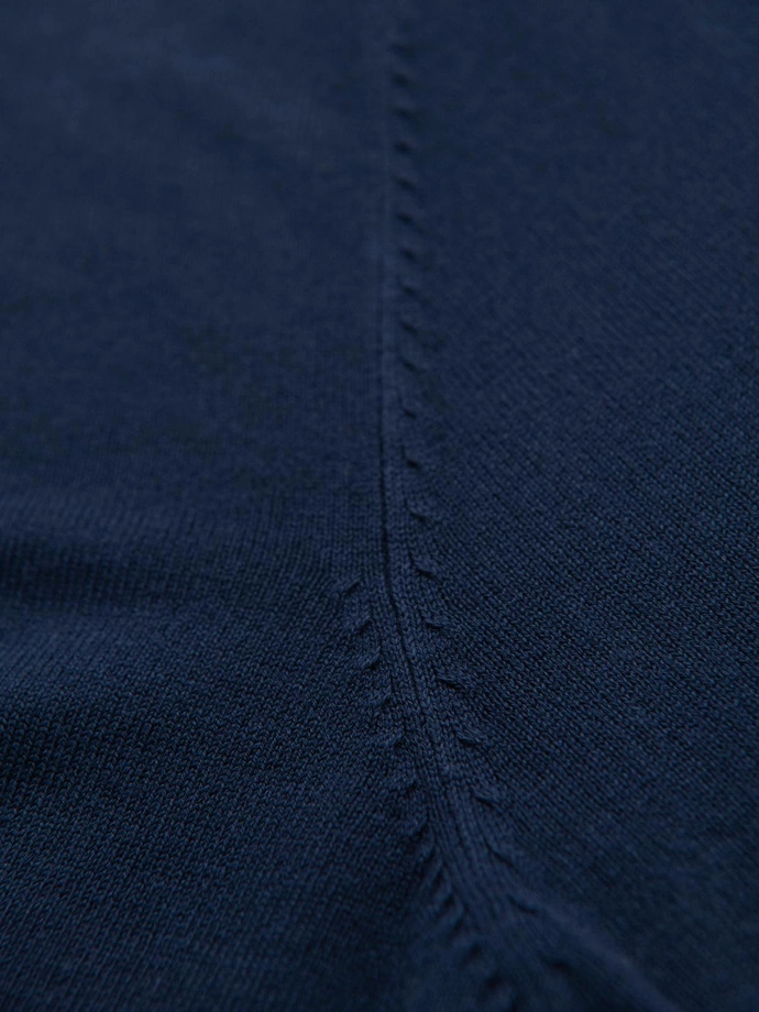 Elegantní pánský svetr s výstřihem - tmavě modrý V22 OM-SWBS-0107