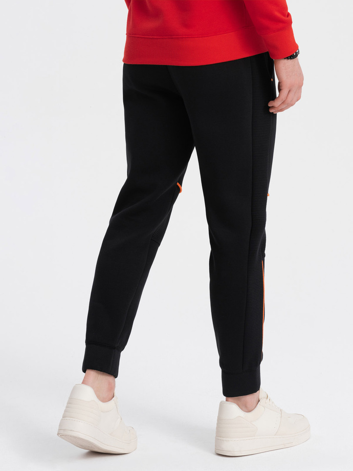 Pantaloni de trening pentru bărbați cu cusături contrastante - negru V1 OM-PASK-0145