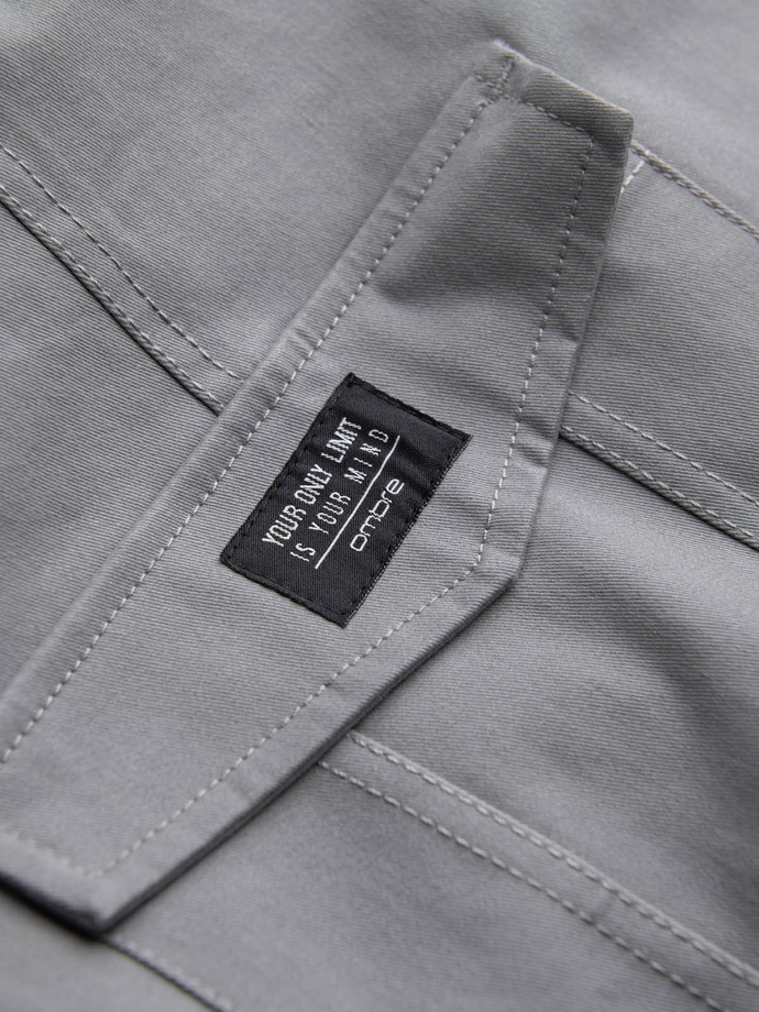 Pánske nohavice s cargo vreckami a lemom nohavíc - sivé V4 OM-PACG-0189