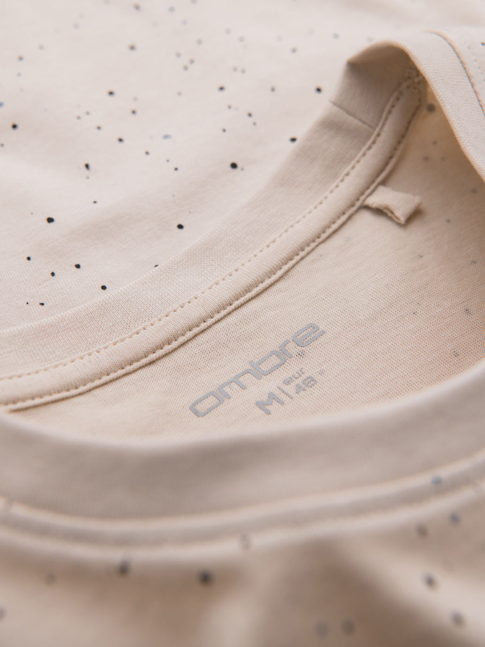 Pánske bavlnené tričko s potlačou a okrúhlym výstrihom - béžové V2 OM-TSFP-0186