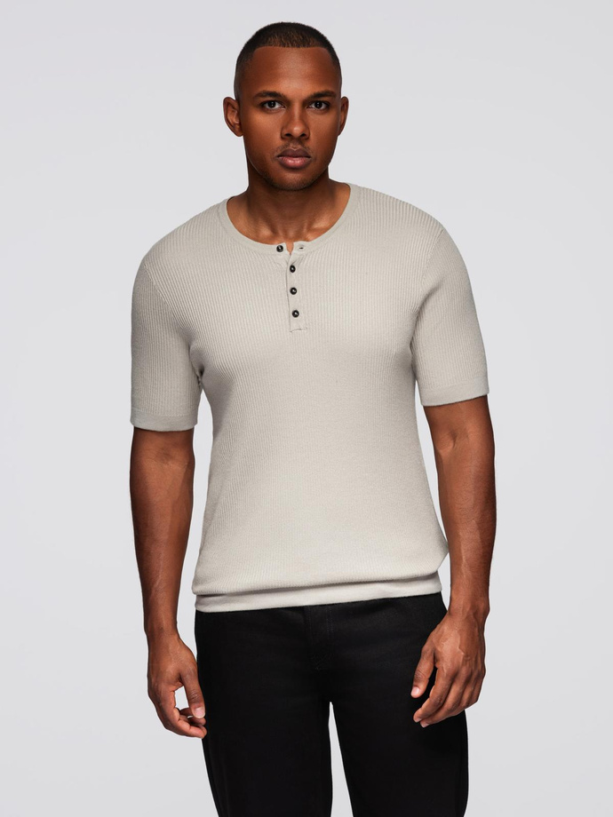 Tricou tricotat pentru bărbați cu nasturi la decolteu - gri deschis V3 OM-TSCT-0254