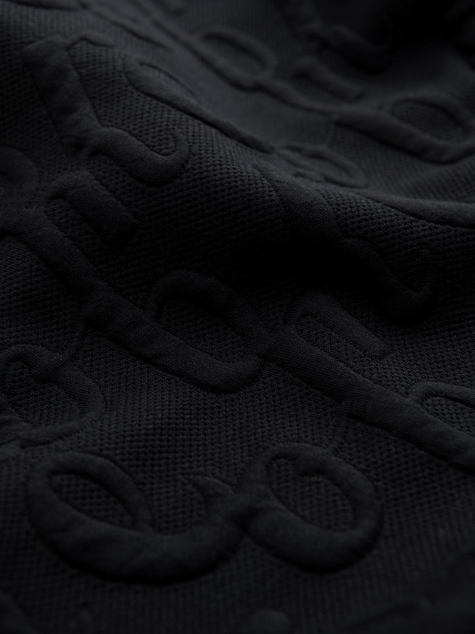 Hanorac bărbătesc RELAXED FIT cu litere în relief - negru V1 OM-SSNZ-0164