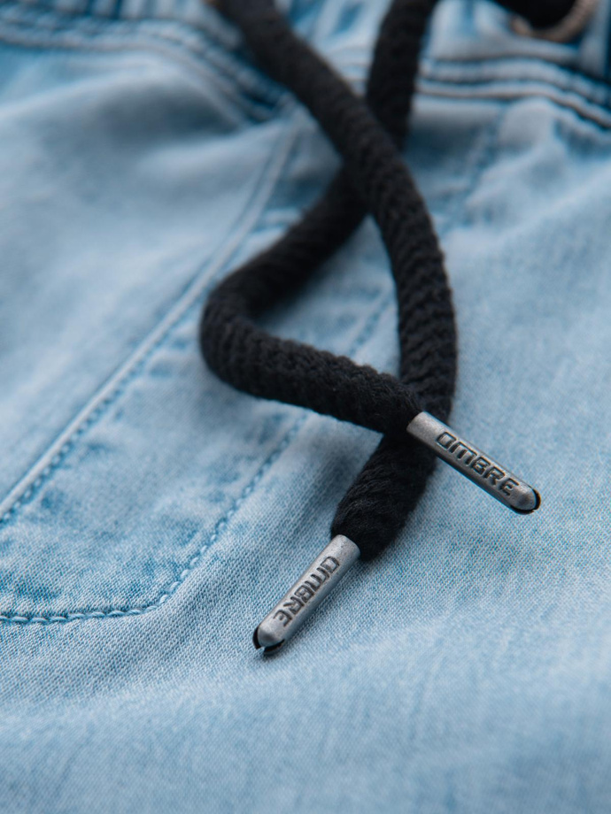 Vyriški trumpi džinsiniai šortai su dekoratyvinėmis siūlėmis - šviesiai mėlyni V2 OM-SRDS-0135