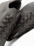 Męskie buty sneakersy wsuwane wykonane z lekkich materiałów - khaki V2 OM-FOKS-0149