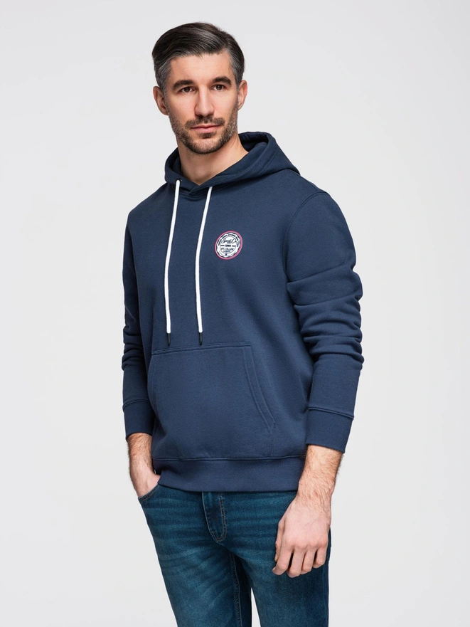 Hanorac kangaroo pentru bărbați cu glugă și patch-uri în stil universitar - albastru marin V2 OM-SSNZ-0144