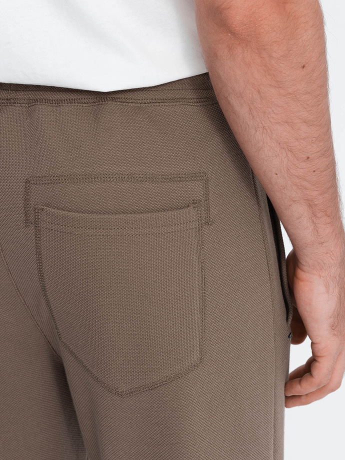 Pantaloni de trening bărbătești cu croială morcov - maro V2 OM-PASK-0166