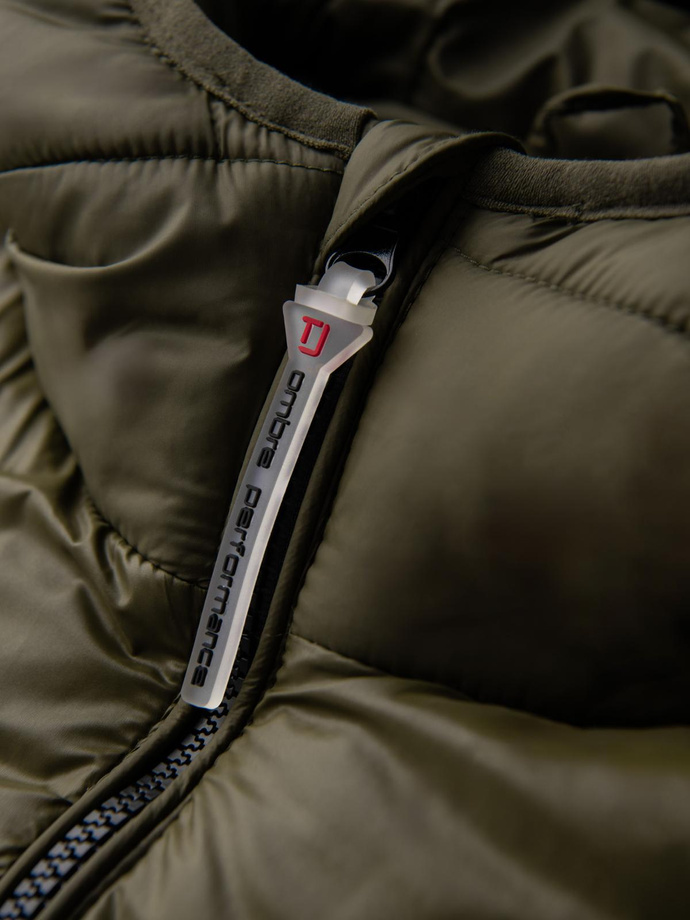 Pánská prošívaná zimní bunda z kombinovaných materiálů - tmavě olivově zelená V3 OM-JAHP-0145