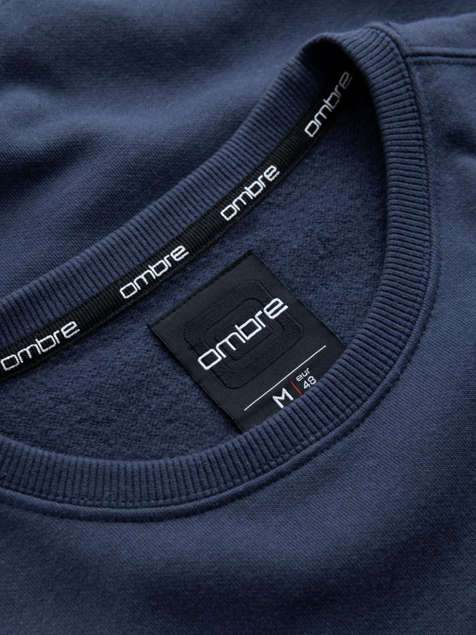 Men's sweatshirt with round neckline and patch - navy blue V2 B1713