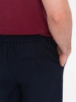 Pánske chino nohavice s elastickým pásom SLIM FIT - tmavomodré V3 OM-PACP-0157