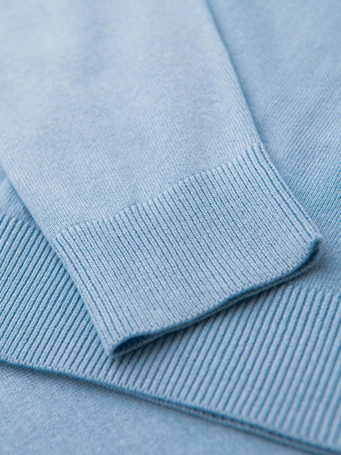 Elegant men's sweater with a v-neck - light blue V10 OM-SWBS-0107