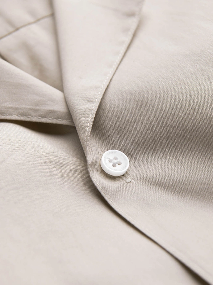 Pánská košile s krátkým rukávem a kubánským límcem - krémová V7 OM-SHSS-0168