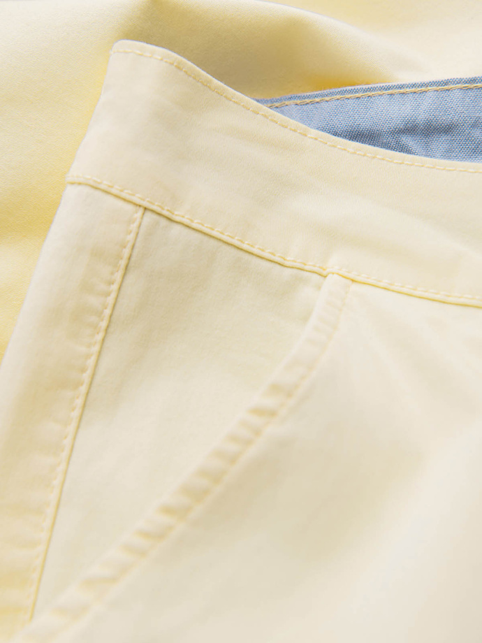 Men's chinos shorts with contrasting turn-up - yellow V7 W421