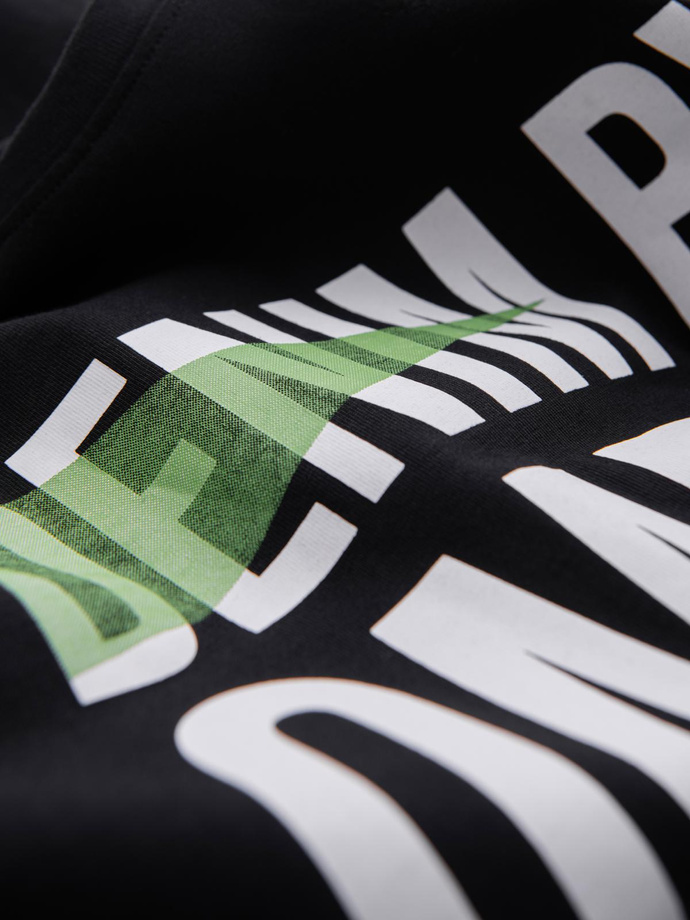 Tricou bărbătesc din bumbac cu inscripții mari - negru V2 OM-TSPT-0193