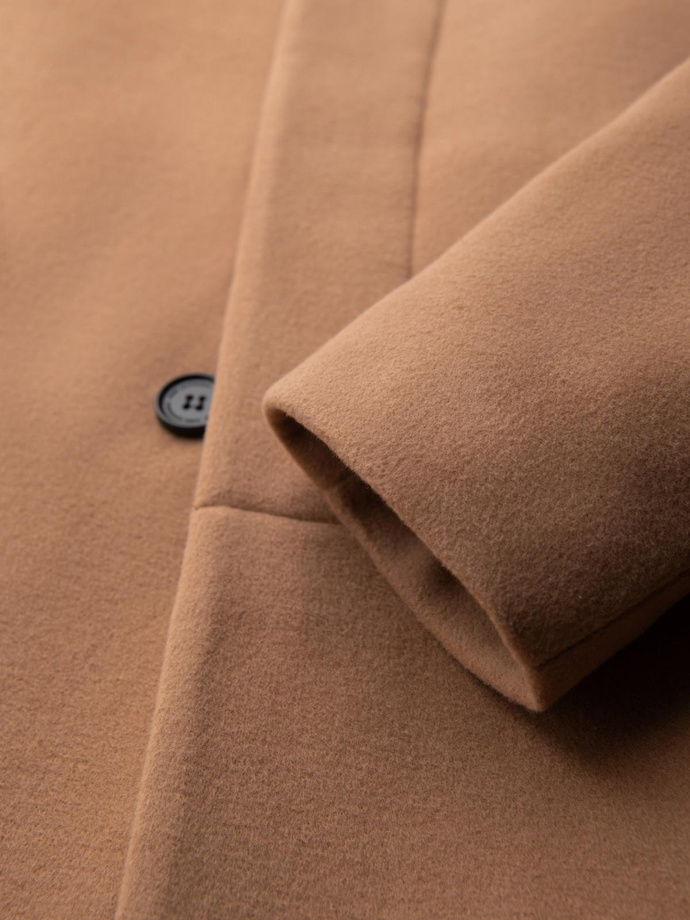 Vyriškas paltas su asimetrišku užsegimu ir aukšta apykakle - šviesiai rudas V4 OM-COWC-0141