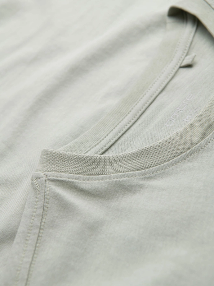 Casual men's t-shirt with pocket patch - light grey V2 OM-TSCT-0109