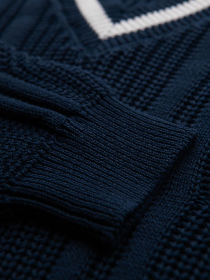 Men's plaid sweater with crew neckline - navy blue V2 OM-SWSW-0151