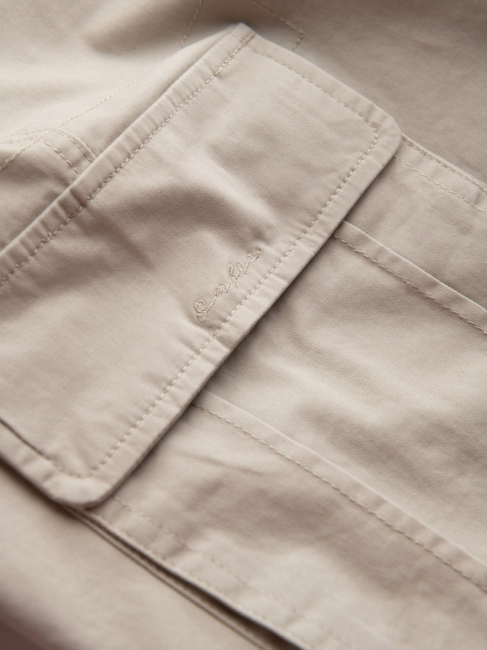 Men's monochromatic shorts with cargo pockets - beige V3 OM-SRCG-0133