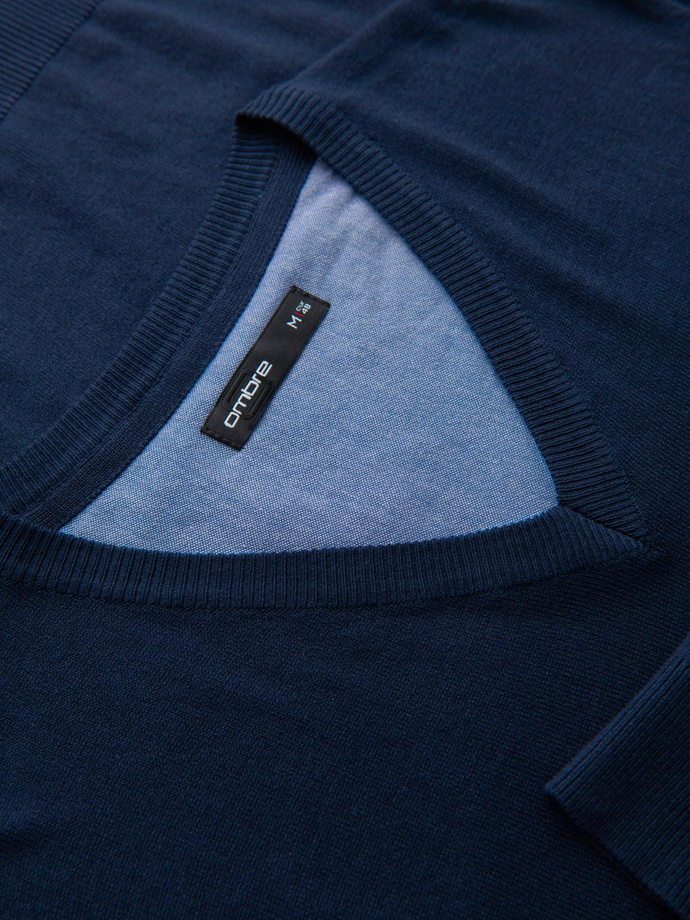 Elegantiškas vyriškas džemperis su iškirpte - tamsiai mėlynas V22 OM-SWBS-0107