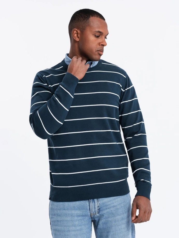 Pánský ležérní svetr s vodorovnými pruhy - tmavě modrý V1 OM-SWSW-0143
