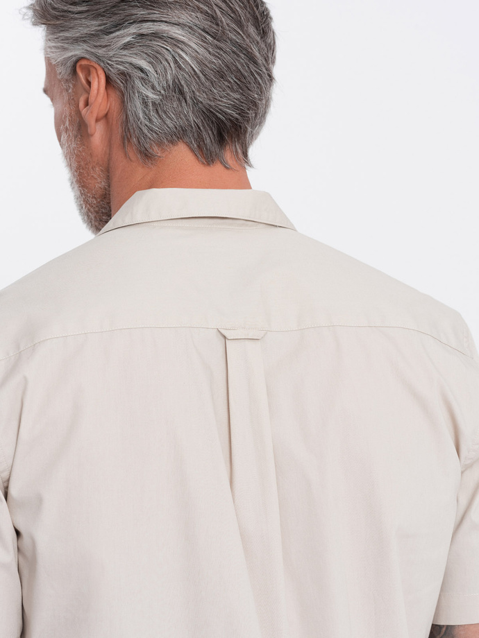 Cămașă bărbătească cu mânecă scurtă și guler cubanez - crem V7 OM-SHSS-0168