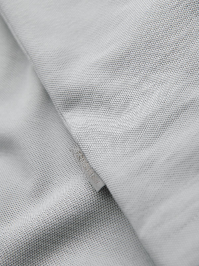 Tricou pentru bărbați cu inserții contrastante și decolteu în V - gri deschis V4 OM-TSCT-0198