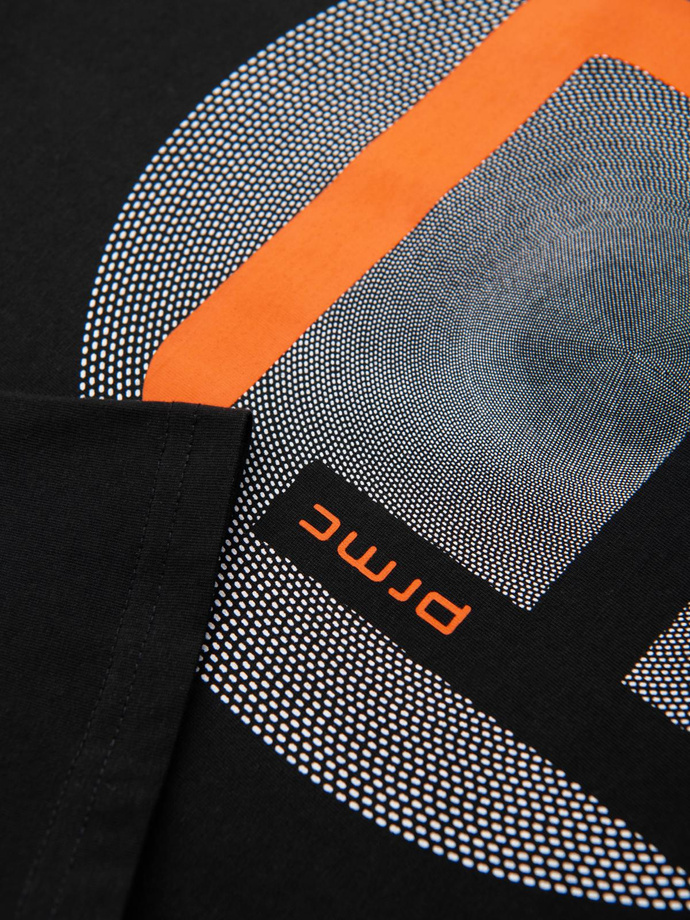 Tricou bărbătesc cu imprimeu mare - negru V2 OM-TSPT-0245