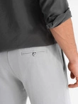 Vyriški SLIM FIT struktūrizuoti trikotažiniai šortai - šviesiai pilki V4 OM-SRCS-0169