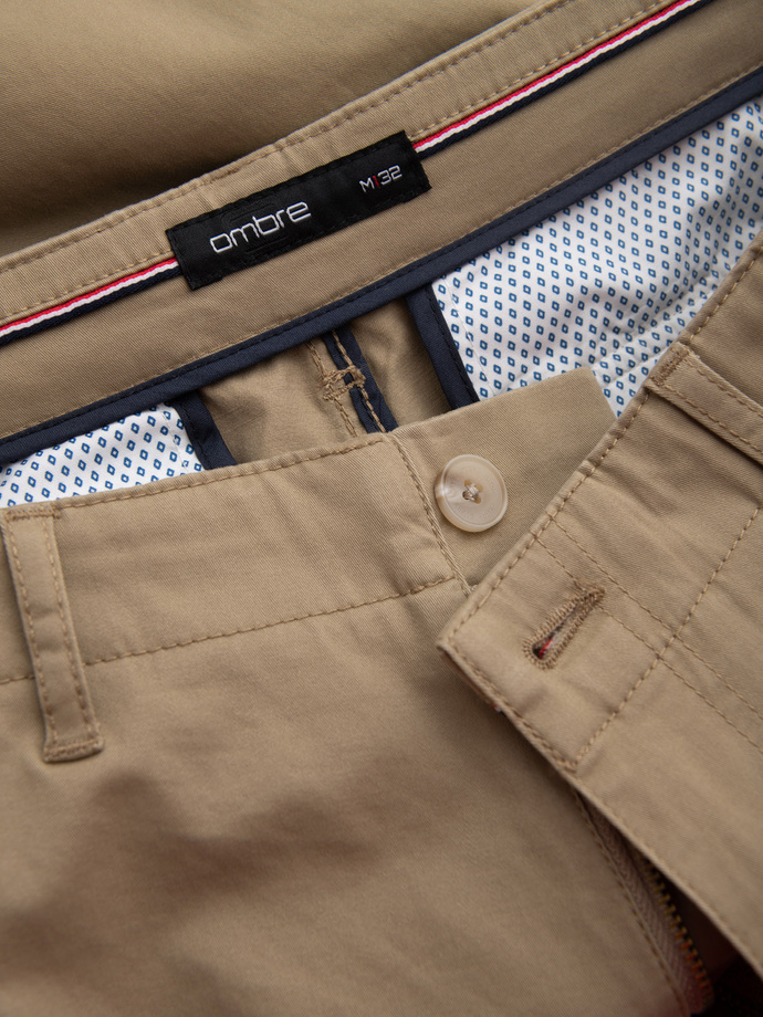 Pánské jednobarevné šortky s cargo kapsami - pískové V1 OM-SRCG-0133