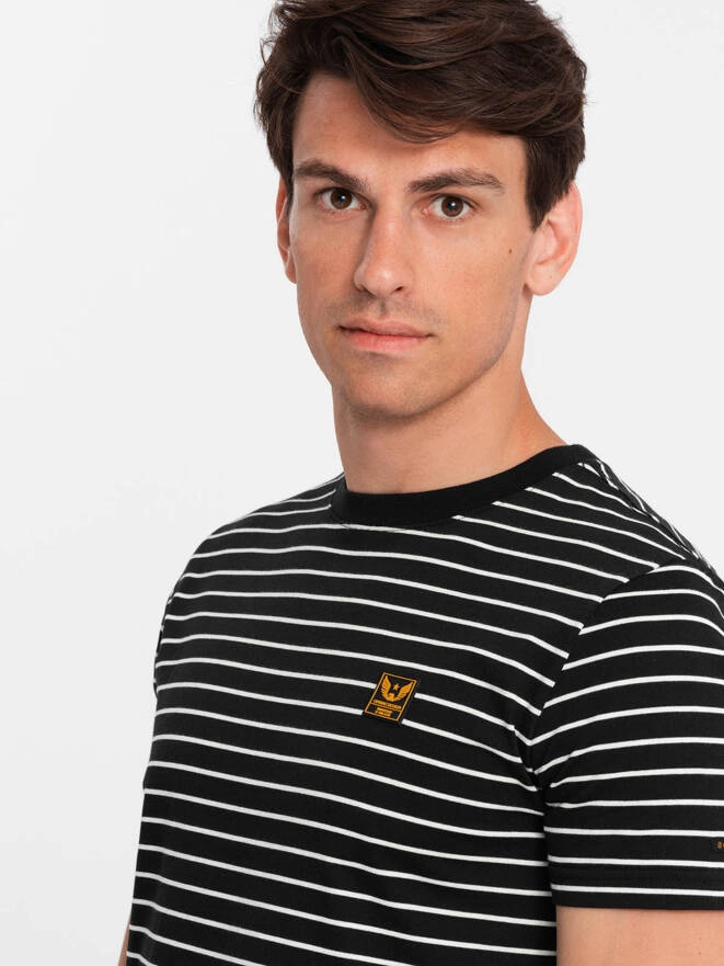 Dryžuoti vyriški marškinėliai su lopais "Ombre Design" - juodai balti V2 OM-TSCT-0183