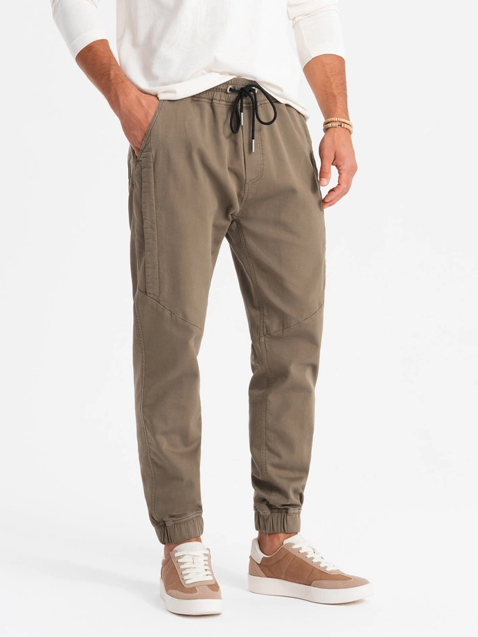 Pantalon sport tricotat pentru bărbați cu pliuri - maro închis V2 OM-PAJO-0202