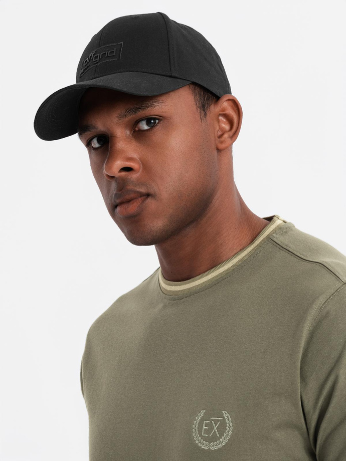 Men's baseball cap with visor and rectangular patch - black V1 OM-ACCS-0104