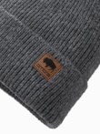 Men's knitted beanie cap with patch - grey melange V2 OM-ACWH-0123