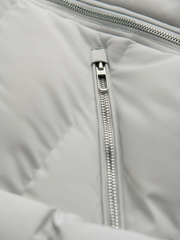 Pánska prešívaná bunda s kapucňou ramonesque strihu - svetlo šedá V4 OM-JAHP-0252